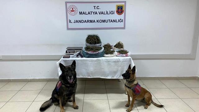 Jandarmadan dron destekli uyuşturucu operasyonu: 4 kilo 389 gram esrar ele geçirildi