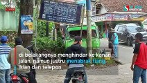 Kejar-kejaran, Elf Surade Tabrak Tiang Iklan di Jampangkulon Sukabumi