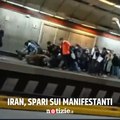 Teheran, la polizia spara in metropolitana sui manifestanti anti-regime