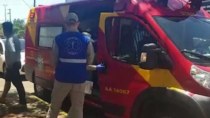 Viatura da PM e motocicleta se envolvem em acidente de trânsito no Centro