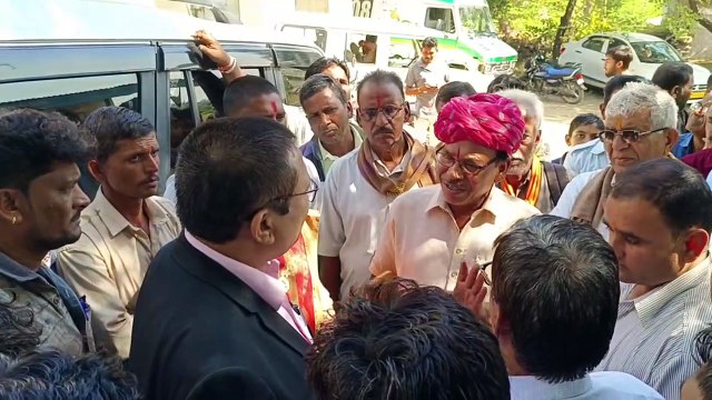 प्रसव के दौरान नवजात की मौत पर हंगामा, तीन डॉक्टर व नर्सिंग ऑफिसर को हटाया