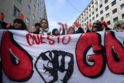 İtalya'da öğrenciler hükumetin eğitim politikasını protesto etti