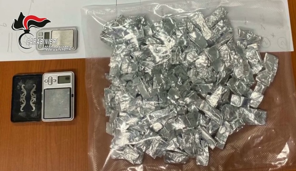 Reggio Calabria - Droga e proiettili in cassaforte di appartamento disabitato: arrestato 28enne (18.11.22)