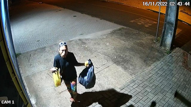 Ladrões de fios derrubam câmera, mas imagens registraram toda ação