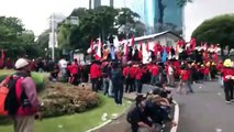 Teriakan Copet ditengah Massa Demo Omnibus Law di Kawasan Medan Merdeka Monas | LIVE JURNALIS TEMPO