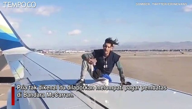 Video Viral, Pria Nekat Panjat Sayap, saat Pesawat Akan Lepas Landas, Penerbangan Tertunda 4 Jam