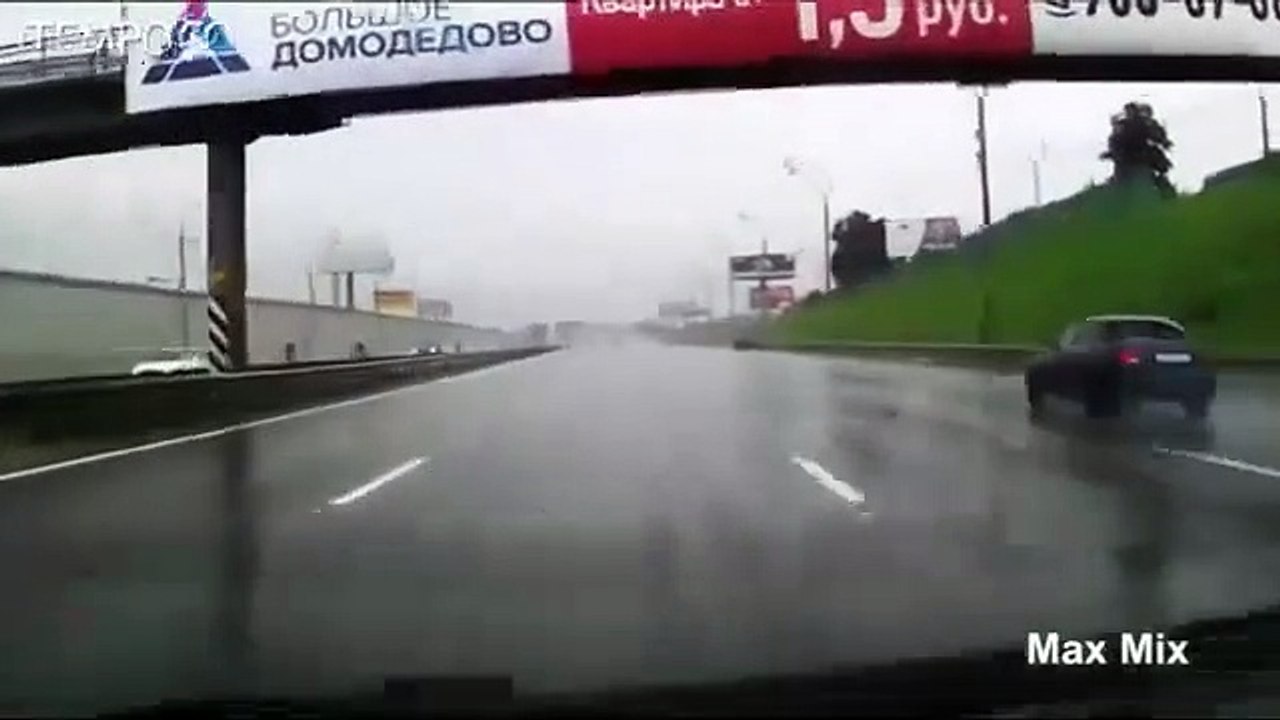 Tips Mengemudi Aman, Waspadai Aquaplaning saat Hujan