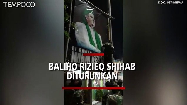 Video Viral, Baliho Rizieq Shihab Diturunkan Sejumlah Orang Berseragam TNI