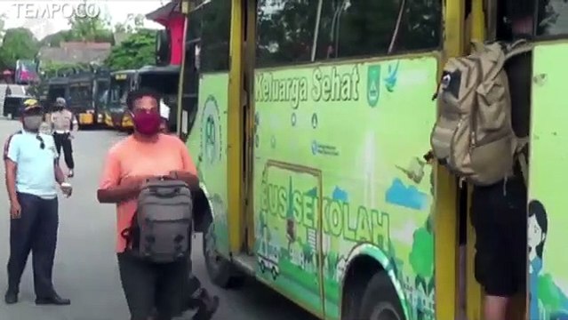 Polisi Menjemput Warga yang Terlibat Pengambilan Paksa Jenazah Pasien COVID-19