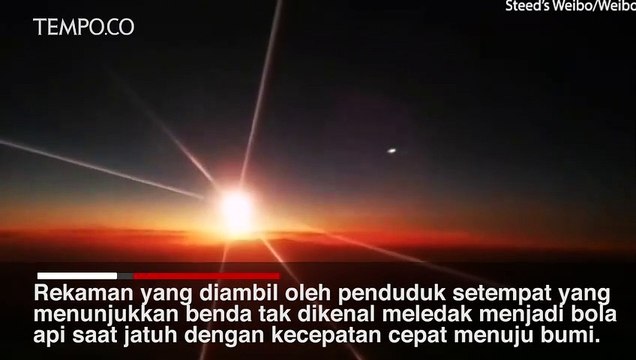 Detik-detik Bola api besar jatuh dari langit, menabrak sebuah daerah di Cina