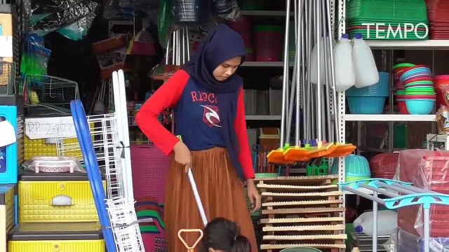 Aksi Penipu Modus Tukar Uang Logam Terekam CCTV