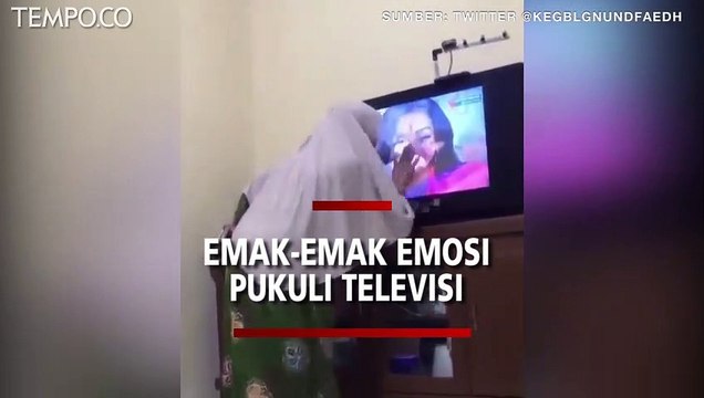 Video Viral, Emak-emak Memukuli Layar TV, Tampak Terbawa Emosi