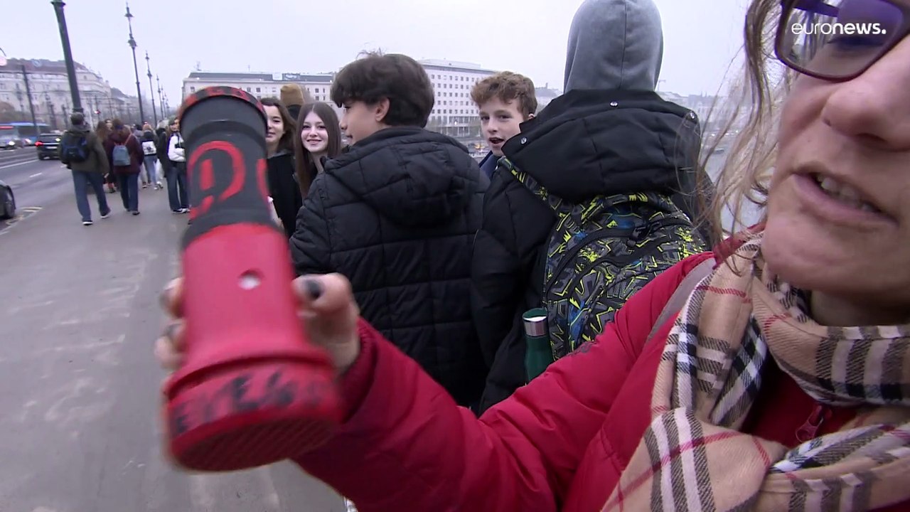 A Budapest catena umana per i diritti degli insegnanti