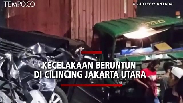 Ini Detik-detik Kecelakaan Beruntun yang Libatkan Dua Truk Trailer dan Dua Minibus