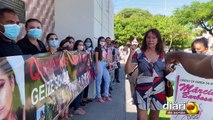 Familiares e amigos fazem ato na porta do fórum durante júri do acusado de matar Geize Souza