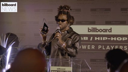 Video herunterladen: SAINt JHN Accepts the Impact and Excellence Award At R&B & Hip-Hop Power Players 2022 | Billboard News