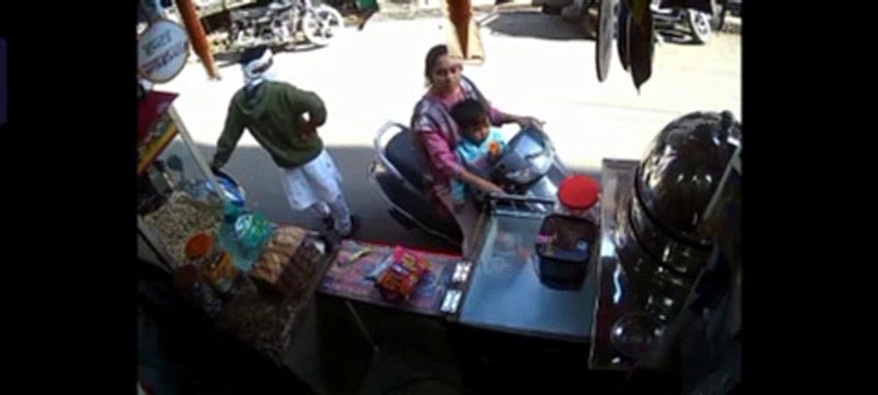 दो थानों की पुलिस को चुनौती, दिनदहाड़े चेन तोड़ कर भागा युवक