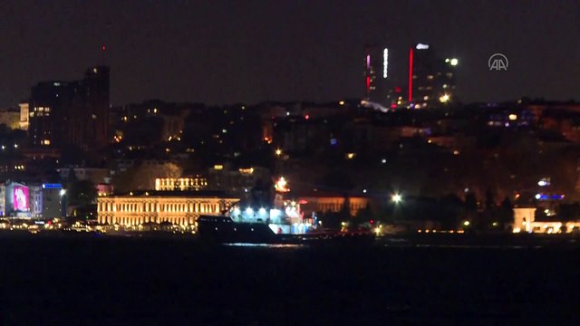 İstanbul Boğazı'ndaki gemi trafiği arızalanan konteyner gemisi dolayısıyla askıya alındı