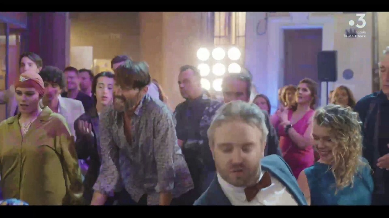 Regardez les cinq dernières minutes de la fin de "Plus belle la vie" diffusée hier soir sur France 3 après 18 ans d'antenne : Des larmes, des surprises et beaucoup d'émotion !