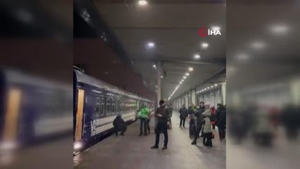 Kiev'den Rus ordusunun çekildiği Herson'a ilk yolcu treni