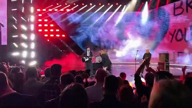 NRJ Music Awards 2022 : Sur scène Louane en plein show !