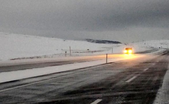 Kar ve tipi ulaşımı aksatıyor