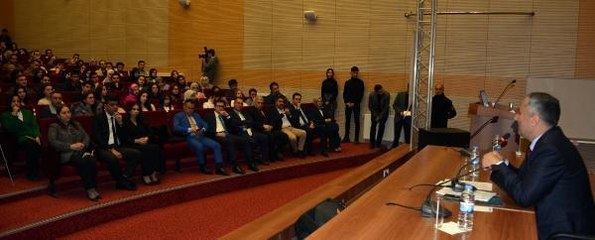 AKÇİL'DEN HUKUK FAKÜLTESİ ÖĞRENCİLERİNE TAVSİYELER: MÜMKÜNSE GÜLÜMSEYİN