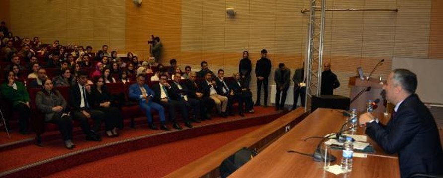 AKÇİL'DEN HUKUK FAKÜLTESİ ÖĞRENCİLERİNE TAVSİYELER: MÜMKÜNSE GÜLÜMSEYİN