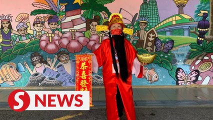 GE15: 'God of Prosperity' turns up to vote at Taman OUG