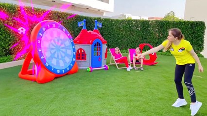 Diana and Roma spend the Day with Mom - play and cook together