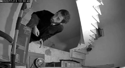 KAĞITHANE'DE APARTMANA GİREN HIRSIZ KAMERADA