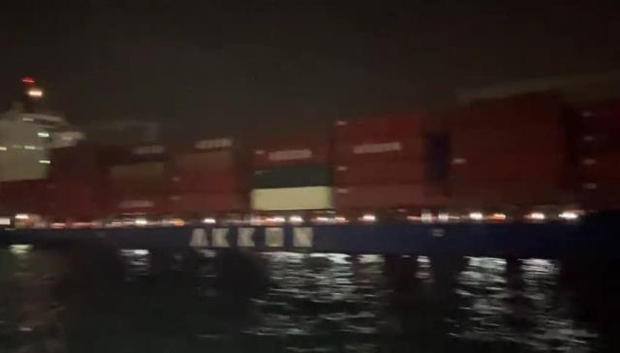 İstanbul'da Arızalanan Gemi Ahırkapı Açıklarına Çekildi: Boğaz Trafiği Normale Döndü