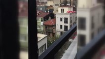 BEYOĞLU'NDA HIRSIZLAR KAÇTI POLİS KOVALADI