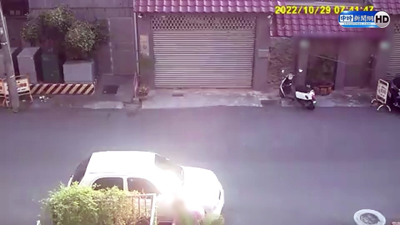 租屋男車停住家旁 遭鄰居「放雜草」留紙條：要吃狗糞嗎？很香