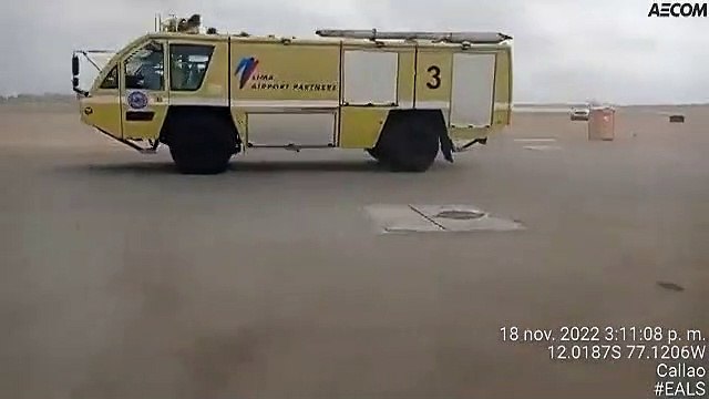 Impacto entre un coche de bomberos y un avión en el aeropuerto de Lima / The Latin American Aviation Historical Society