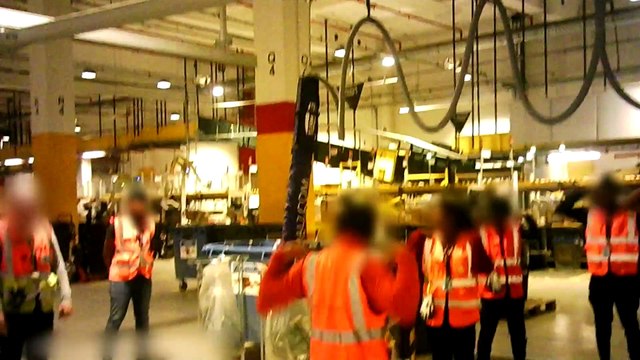 VIDÉO - Capital : Tu sais que tu as mal, mais c'est comme ça , plongée au cœur des entrepôts Amazon