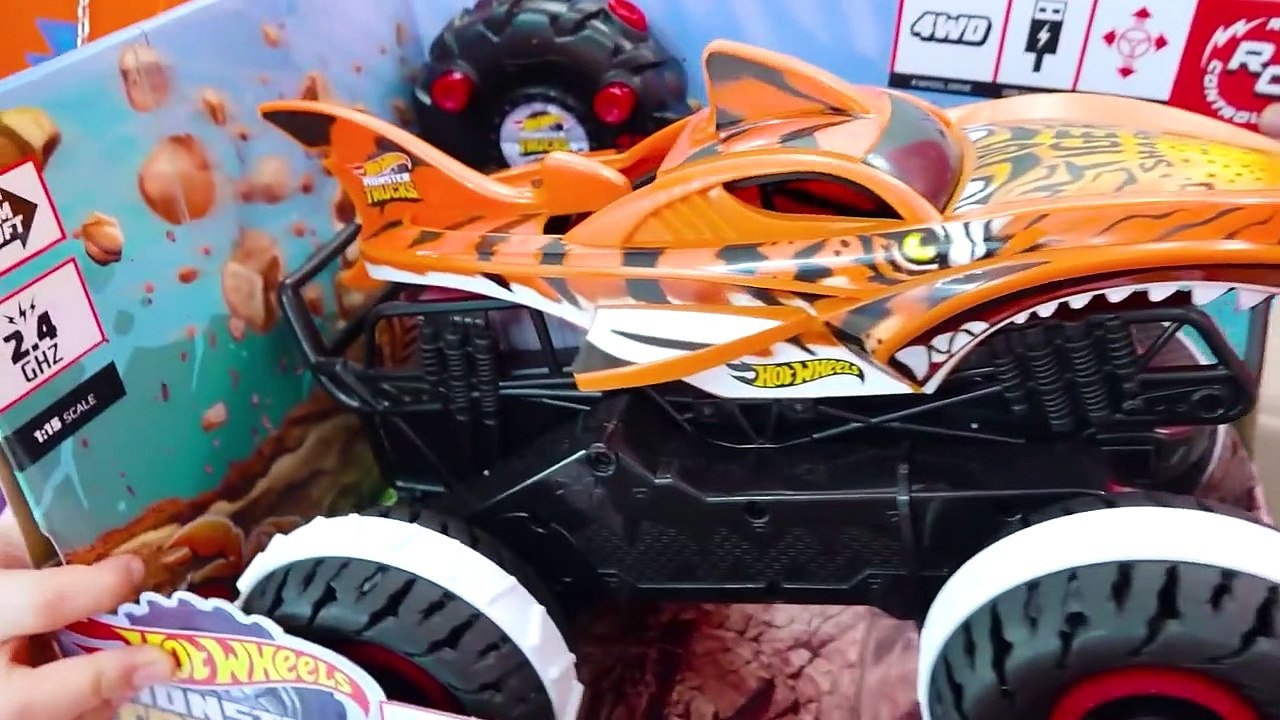 Vlad y Niki se divierten con los nuevos juguetes Hot Wheels Monster Truck RC