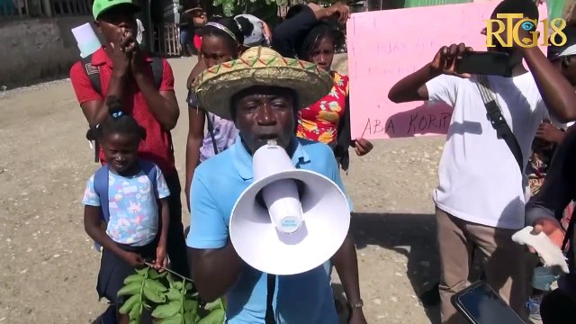 òganizasyon Tèt kole ti peyizan manifeste pou denonse gouvènman ki pa fè anyen pou rezoud kriz la