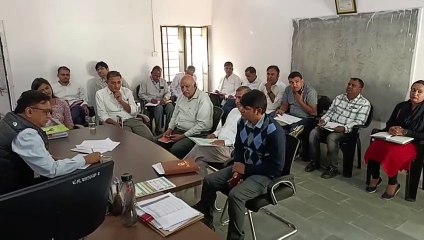 प्रभारी सचिव ने ली ब्लॉक स्तरीय अधिकारियों की मीटिंग