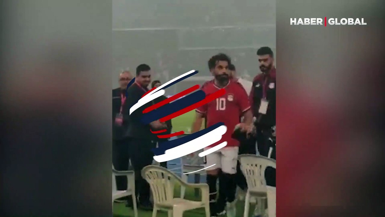Kadın görevlinin şaşkınlığı yüzüne yansıdı! Muhammed Salah'ın o anları sosyal medyada gündem oldu