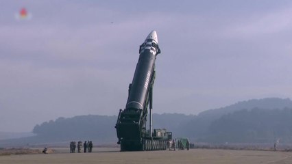 北, 하루 만에 화성-17형 발사 영상 공개...리설주·딸은 사진으로만 / YTN