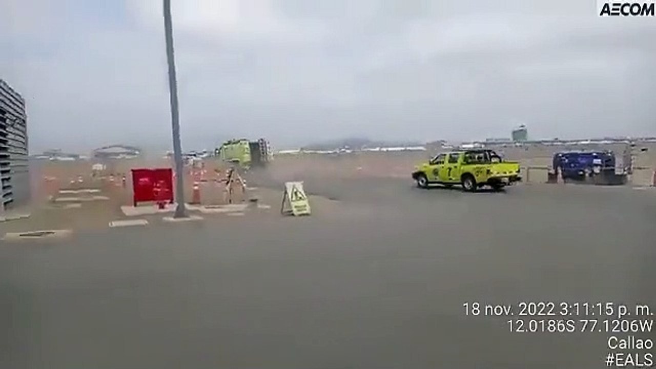 Un avion en plein décollage percute un camion de pompiers à Lima
