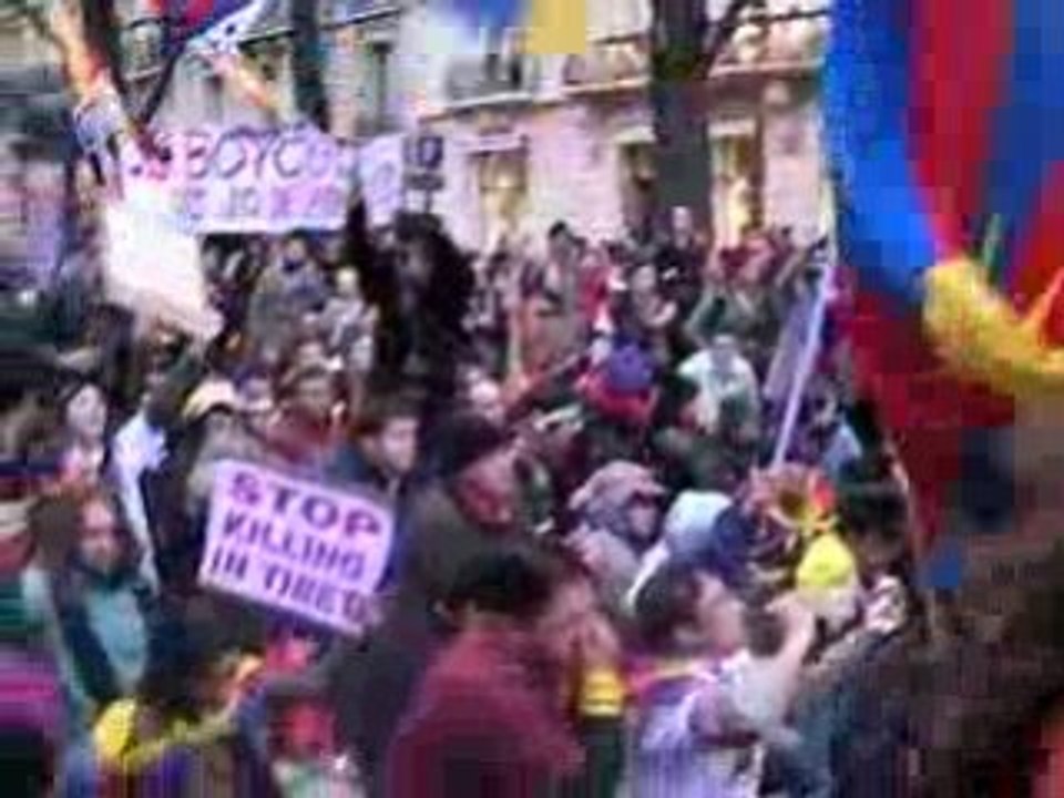 Paris : manifestation pacifique pour le"TIBET LIBRE"gazée