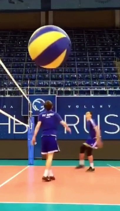 Giant volleyball