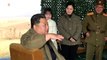 Kim Jong Un supervisiona lançamento de míssil ao lado da filha