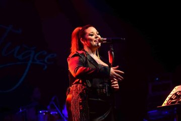 Tuğçe Kandemir hasta haliyle Bursa'da konser verdi