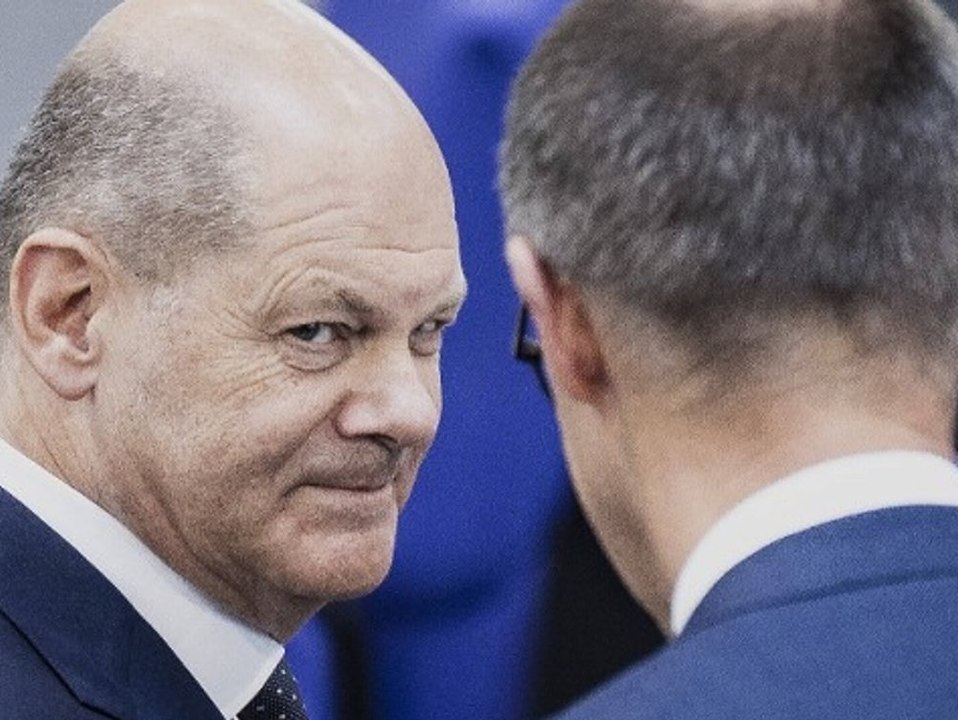 "abgehoben und hochnäsig": scholz schießt gegen union unter merz
