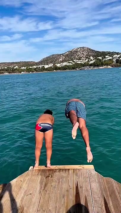 Γιώργος Λιάγκας: Οι βουτιές στη θάλασσα με το γιο του και το τρολάρισμα στους followers του!