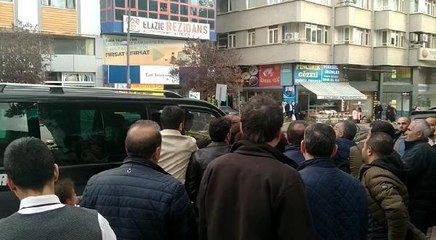 ELAZIĞ'DA SÜRÜCÜ İLE YOLCU ARASINDAKİ YUMRUKLU KAVGA KAMERAYA YANSIDI