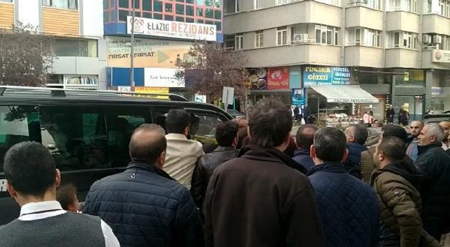 ELAZIĞ'DA SÜRÜCÜ İLE YOLCU ARASINDAKİ YUMRUKLU KAVGA KAMERAYA YANSIDI
